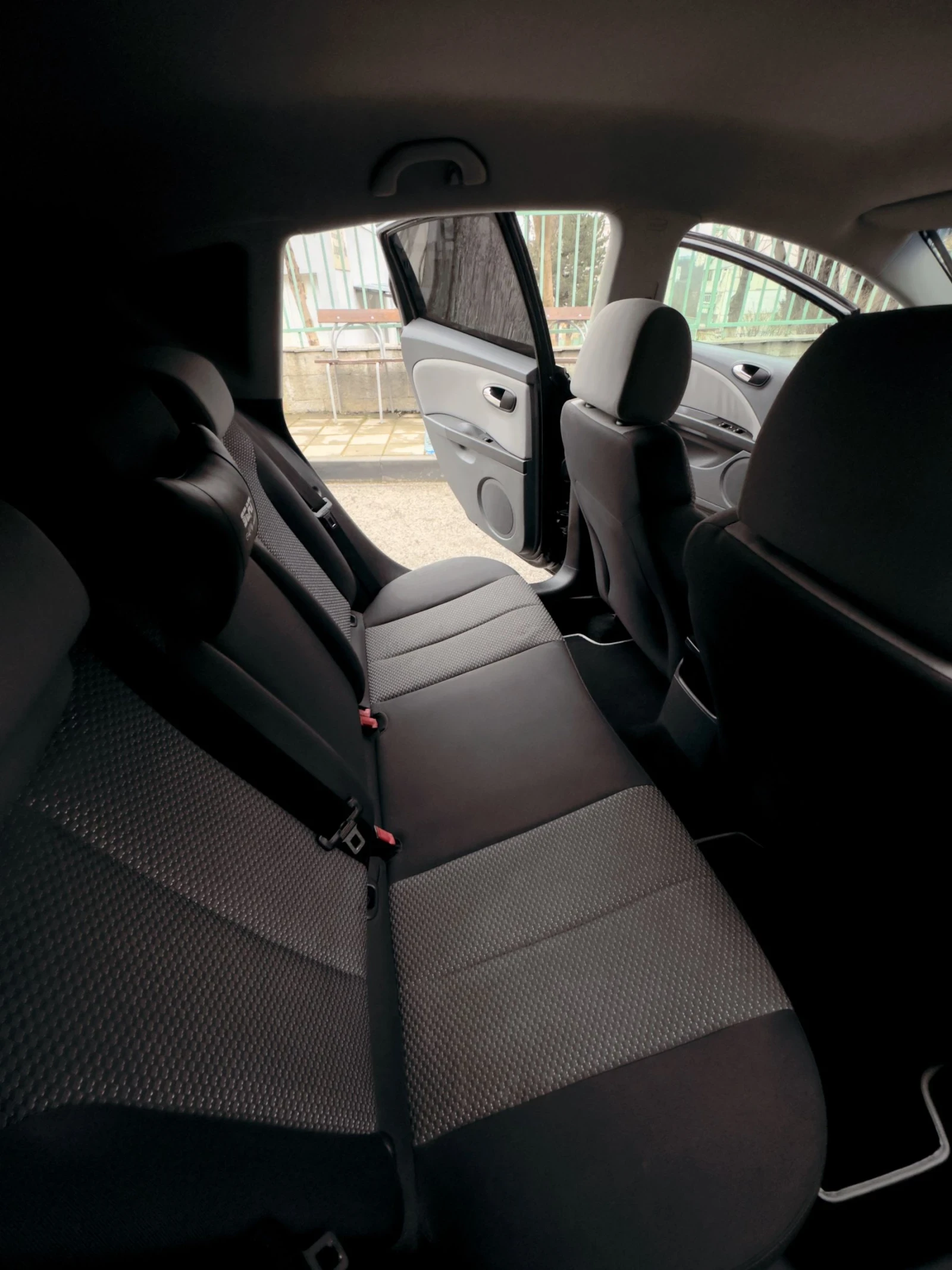 Seat Leon, снимка 11 - Автомобили и джипове - 53939734