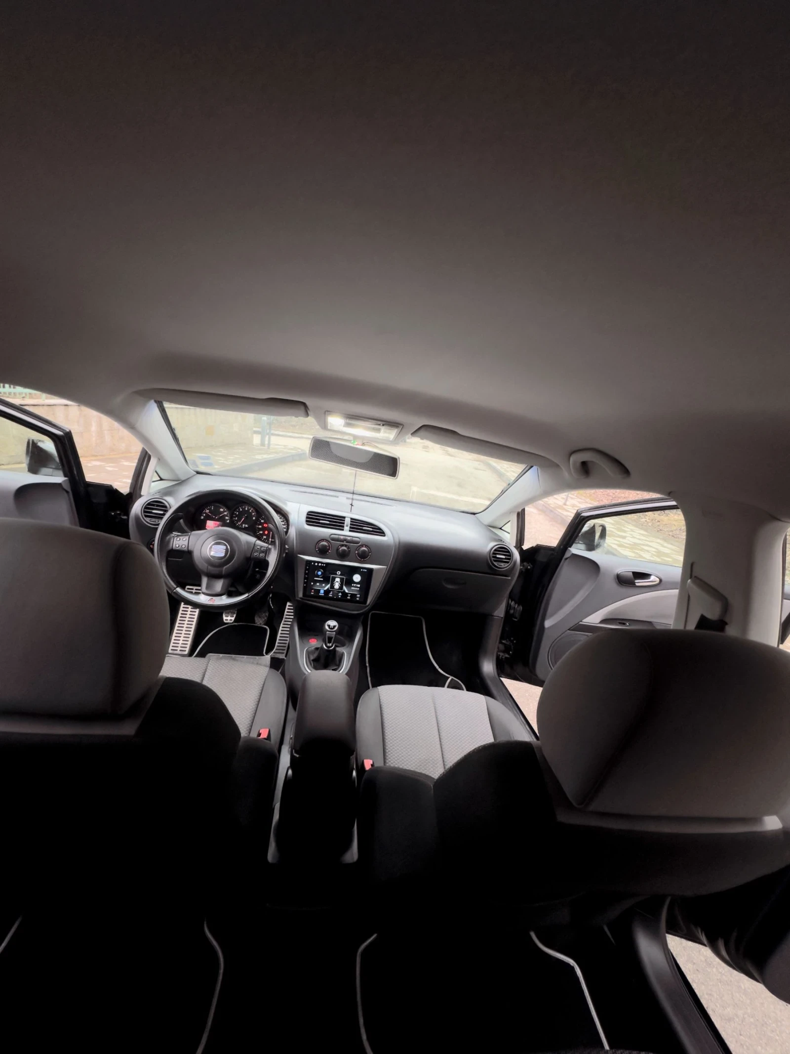 Seat Leon, снимка 10 - Автомобили и джипове - 53939734