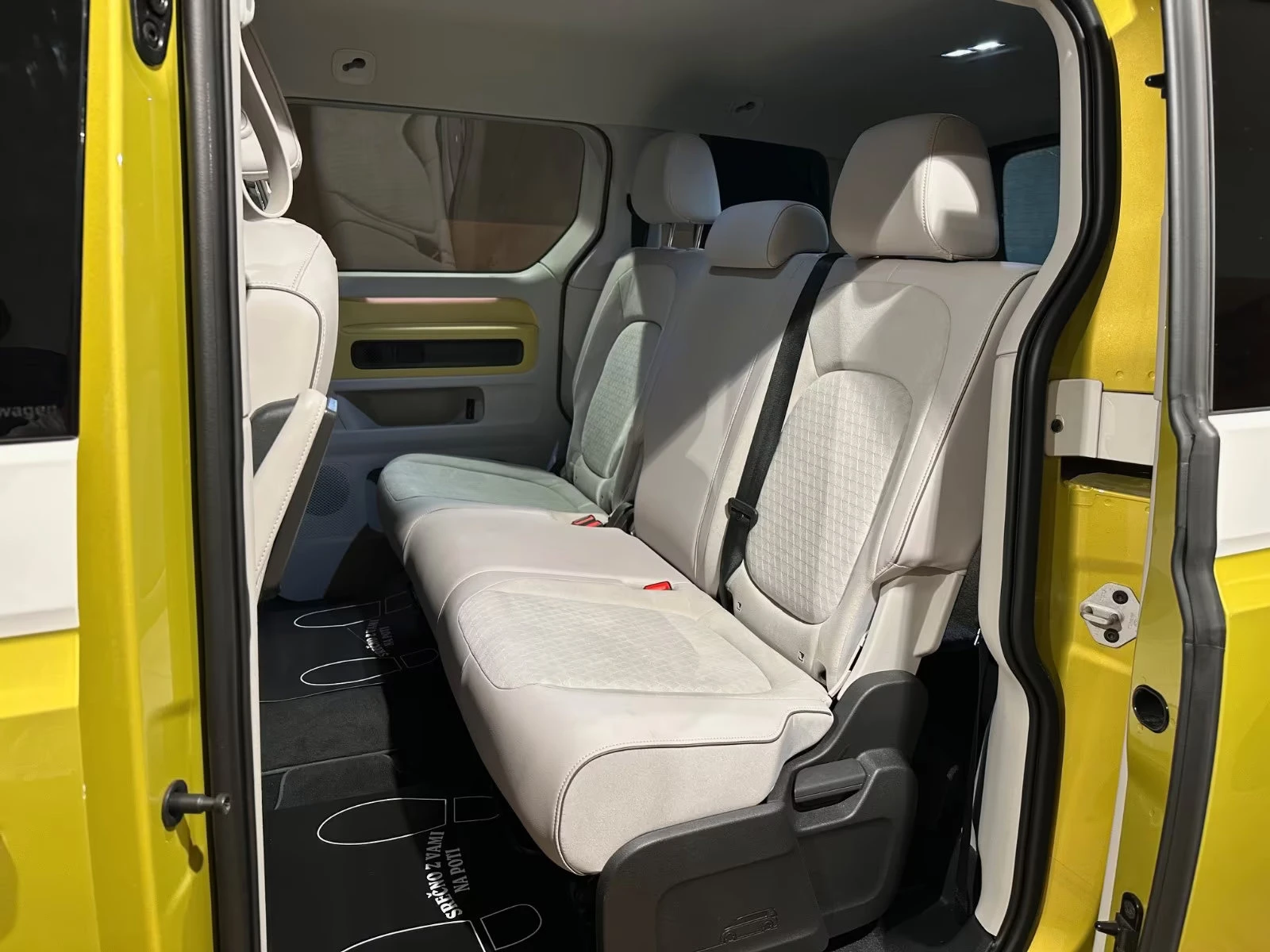 VW ID.Buzz BUS/204HP/PRO/MATRIX/360/MEMO/HUD/AHK/972g, снимка 14 - Автомобили и джипове - 53952936