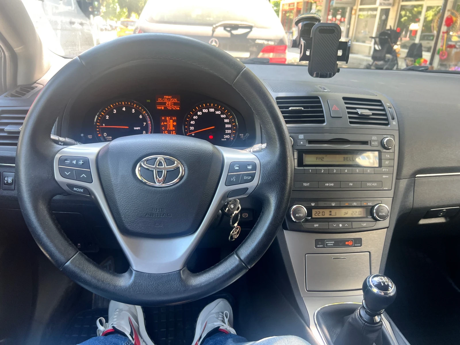 Toyota Avensis 1.8 LPG, снимка 6 - Автомобили и джипове - 54703857