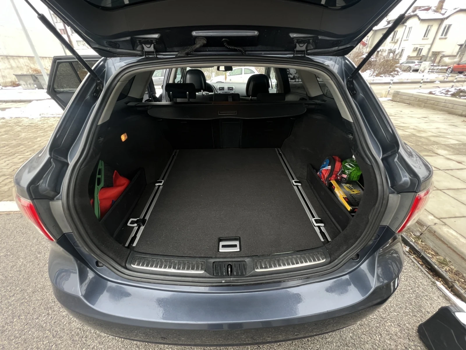 Toyota Avensis 1.8 LPG, снимка 5 - Автомобили и джипове - 54703857
