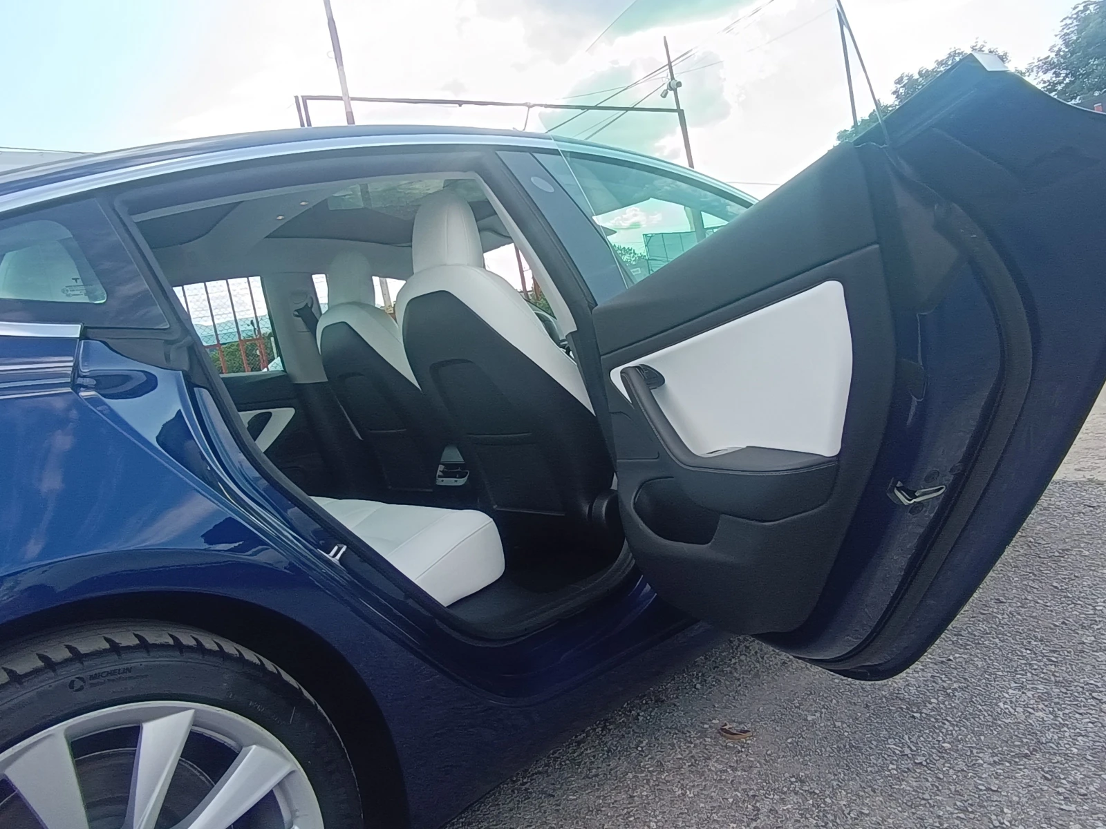 Tesla Model 3 DUAL MOTOR LONG RANGE AWD, снимка 11 - Автомобили и джипове - 54838561