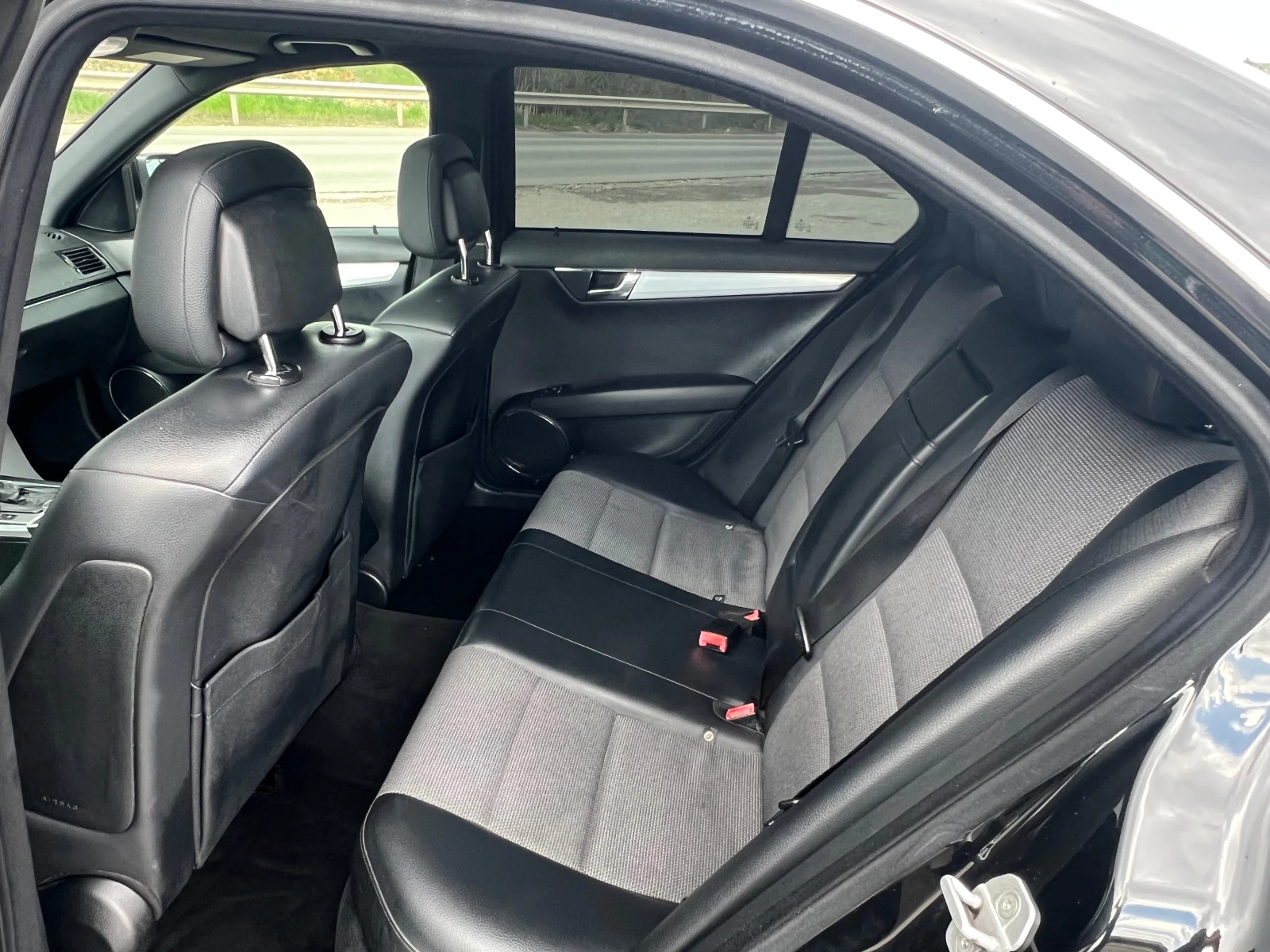 Mercedes-Benz C 320, снимка 13 - Автомобили и джипове - 55501337