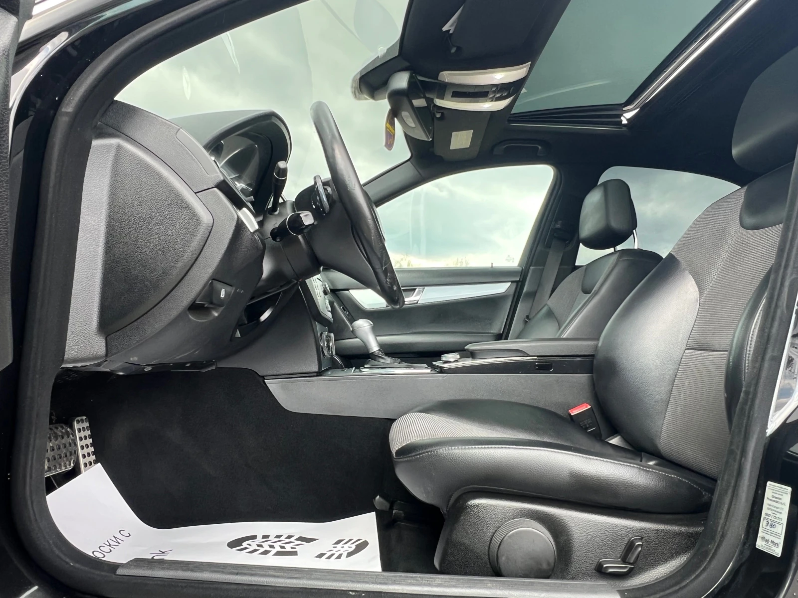 Mercedes-Benz C 320, снимка 12 - Автомобили и джипове - 55501337