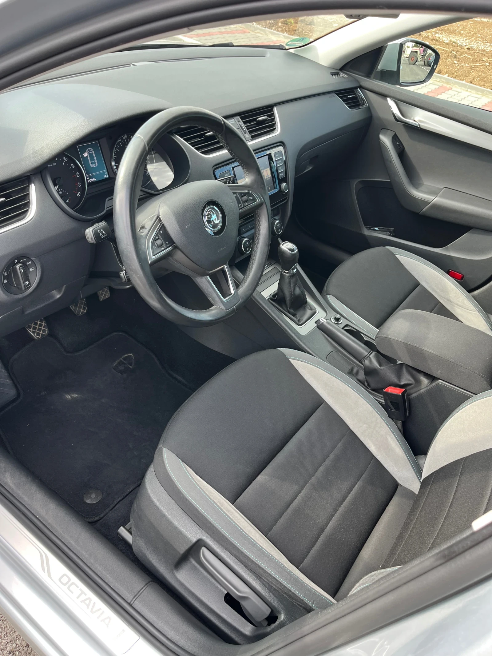 Skoda Octavia 2.0 TDI 150 кс, снимка 9 - Автомобили и джипове - 56073020
