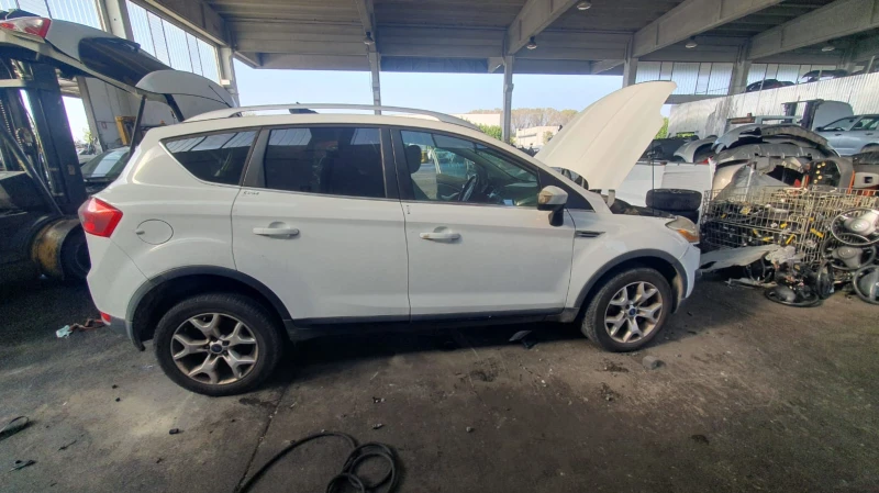 Ford Kuga 2.0 TDCI, снимка 4 - Автомобили и джипове - 48247342