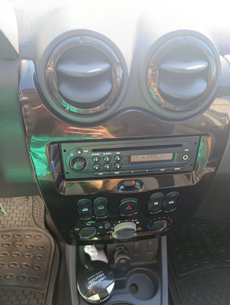 Dacia Duster 1.6, снимка 11 - Автомобили и джипове - 52598060