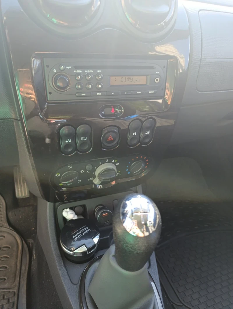 Dacia Duster 1.6, снимка 4 - Автомобили и джипове - 52598060