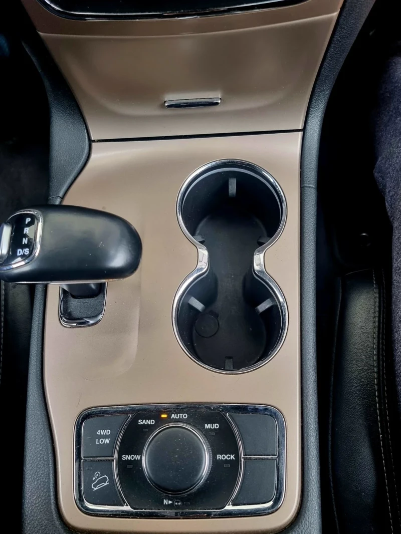 Jeep Grand cherokee 3.6, снимка 11 - Автомобили и джипове - 52055154