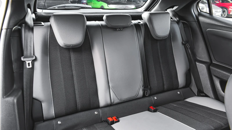 Opel Mokka e-Edition 50 kWh, снимка 11 - Автомобили и джипове - 53327531