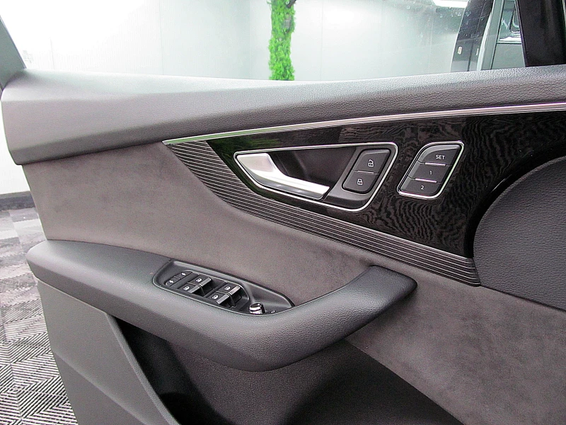 Audi Q7 S-line/KeylessGO/360-K/ВАКУМ ГЕРМАНИЯ ЛИЗИНГ, снимка 8 - Автомобили и джипове - 53431570