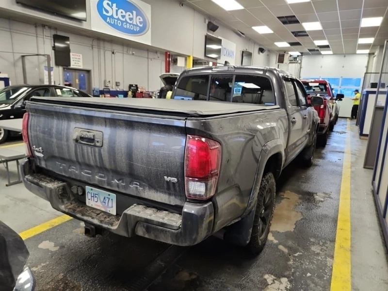 Toyota Tacoma * CREW CAB LONG BED * Oт TOYOTA дилър * CARFAX * , снимка 3 - Автомобили и джипове - 53437861