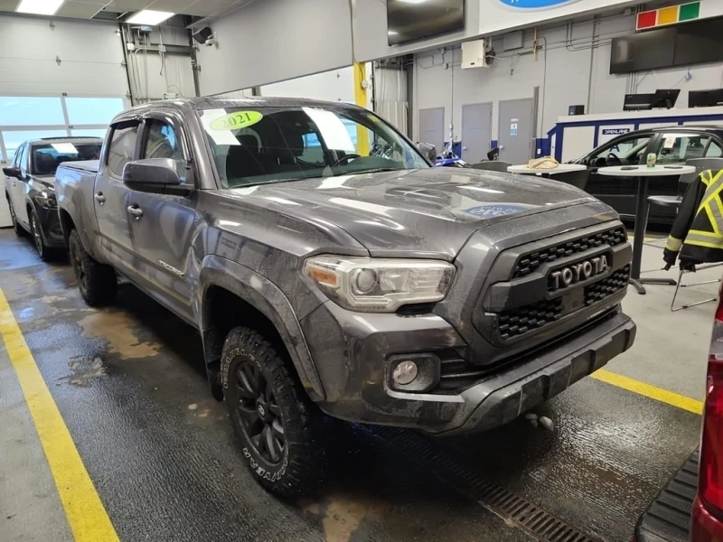 Toyota Tacoma * CREW CAB LONG BED * Oт TOYOTA дилър * CARFAX * , снимка 2 - Автомобили и джипове - 53437861