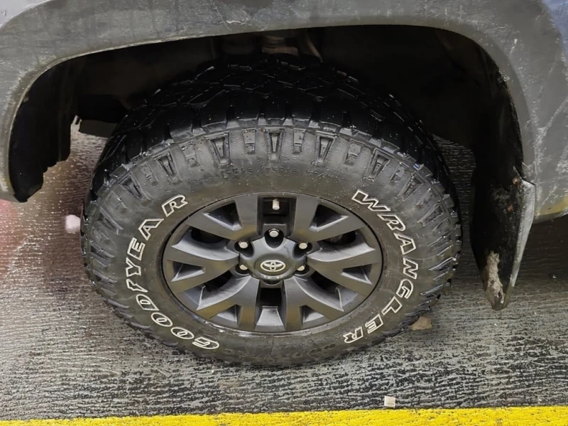 Toyota Tacoma * CREW CAB LONG BED * Oт TOYOTA дилър * CARFAX * , снимка 11 - Автомобили и джипове - 53437861