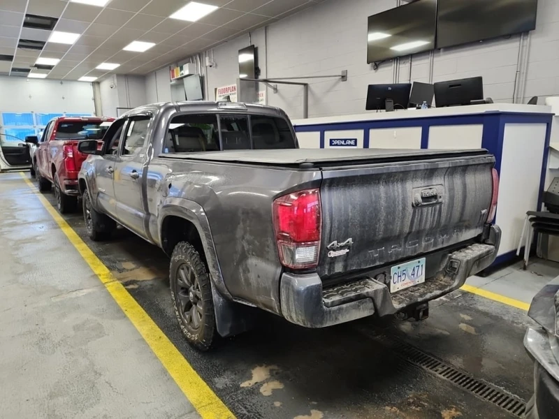 Toyota Tacoma * CREW CAB LONG BED * Oт TOYOTA дилър * CARFAX * , снимка 4 - Автомобили и джипове - 53437861