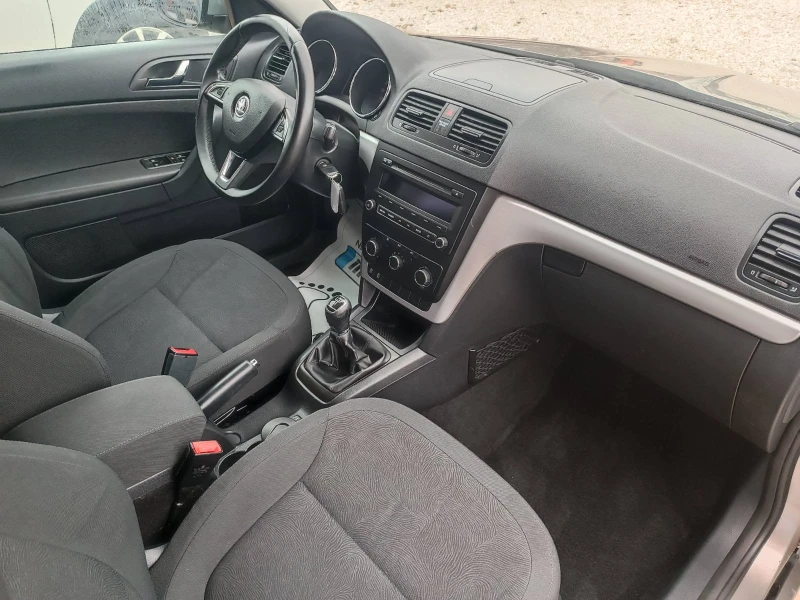 Skoda Yeti 1.6 TDI, снимка 9 - Автомобили и джипове - 53456163