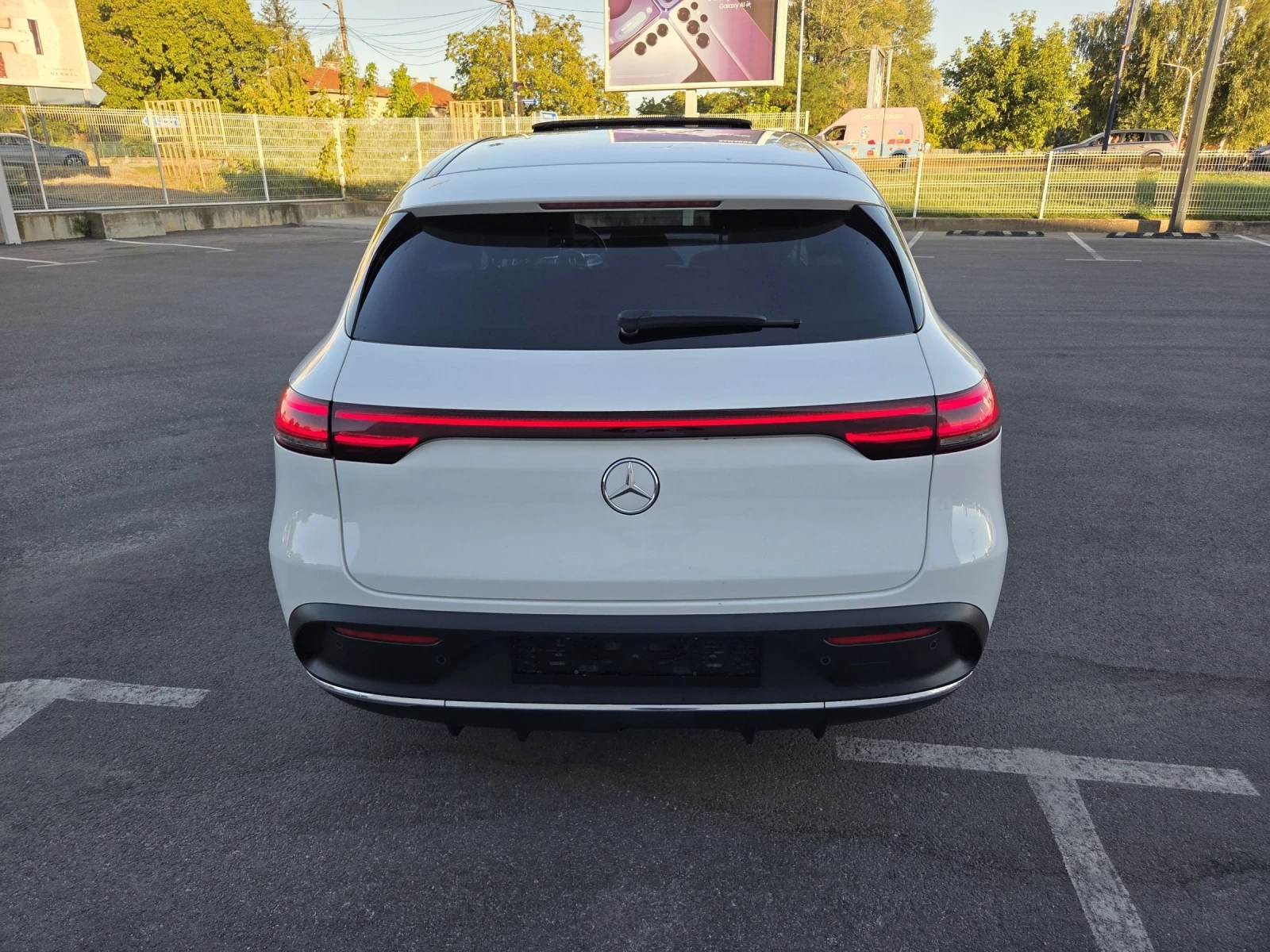 Mercedes-Benz EQC EQC 400 2022г. 4х4 - изображение 7