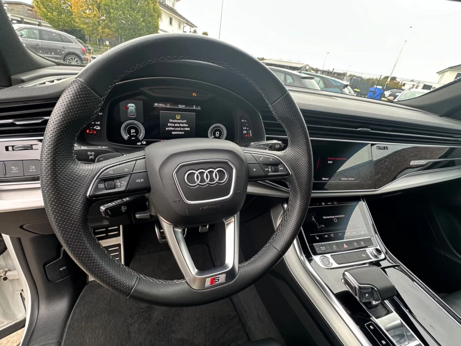 Audi Q8 55TFSIe/381HP/S-LINE/QUATTRO/KLESS/L.ASS/887f | Mobile.bg   14