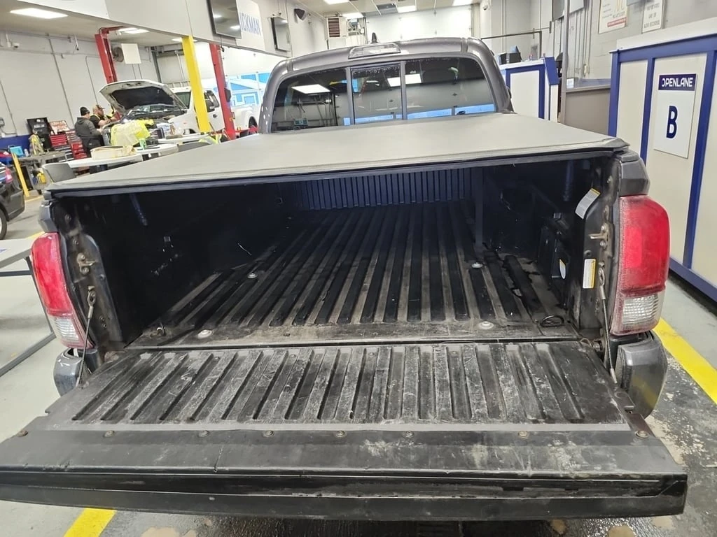 Toyota Tacoma * CREW CAB LONG BED * Oт TOYOTA дилър * CARFAX *  - изображение 10