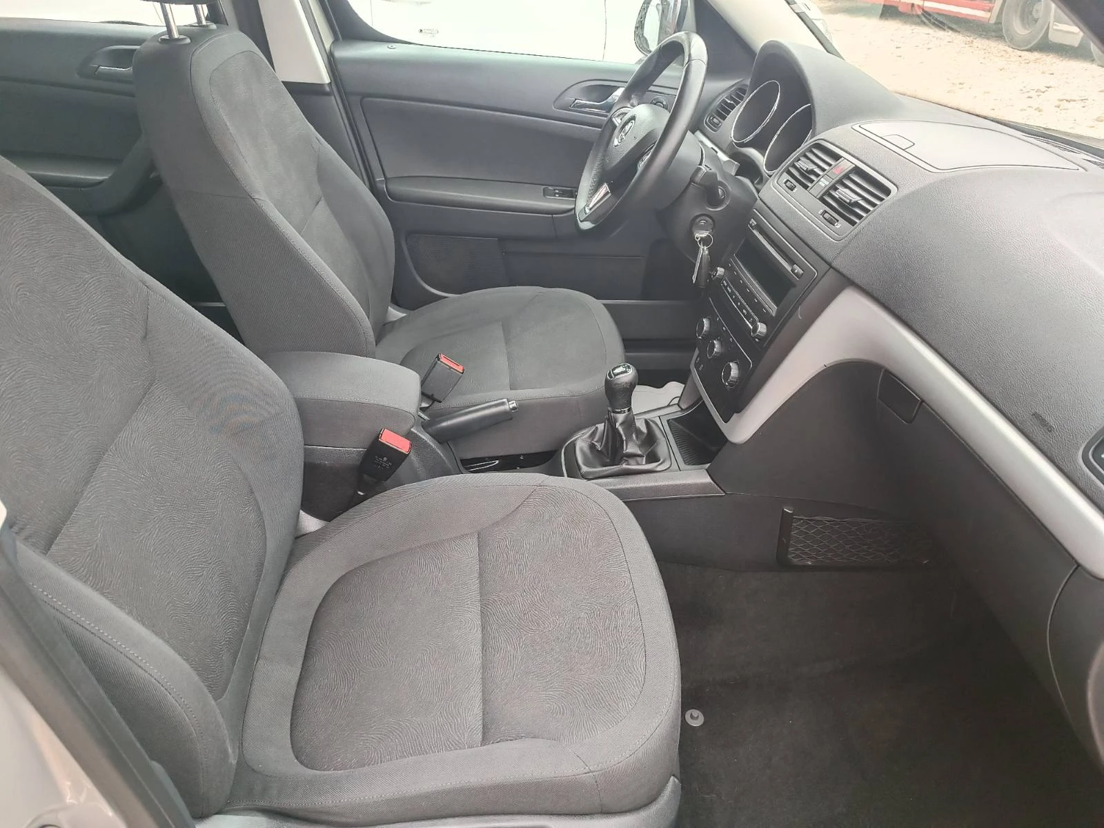 Skoda Yeti 1.6 TDI - изображение 10