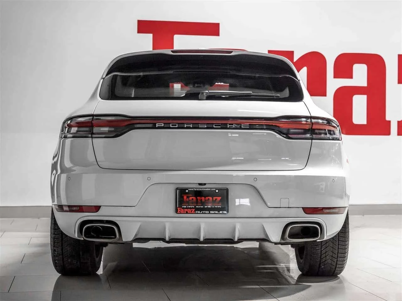 Porsche Macan * Accident Free| Canadian Vehicle| Carbon Fiber He, снимка 3 - Автомобили и джипове - 54805270