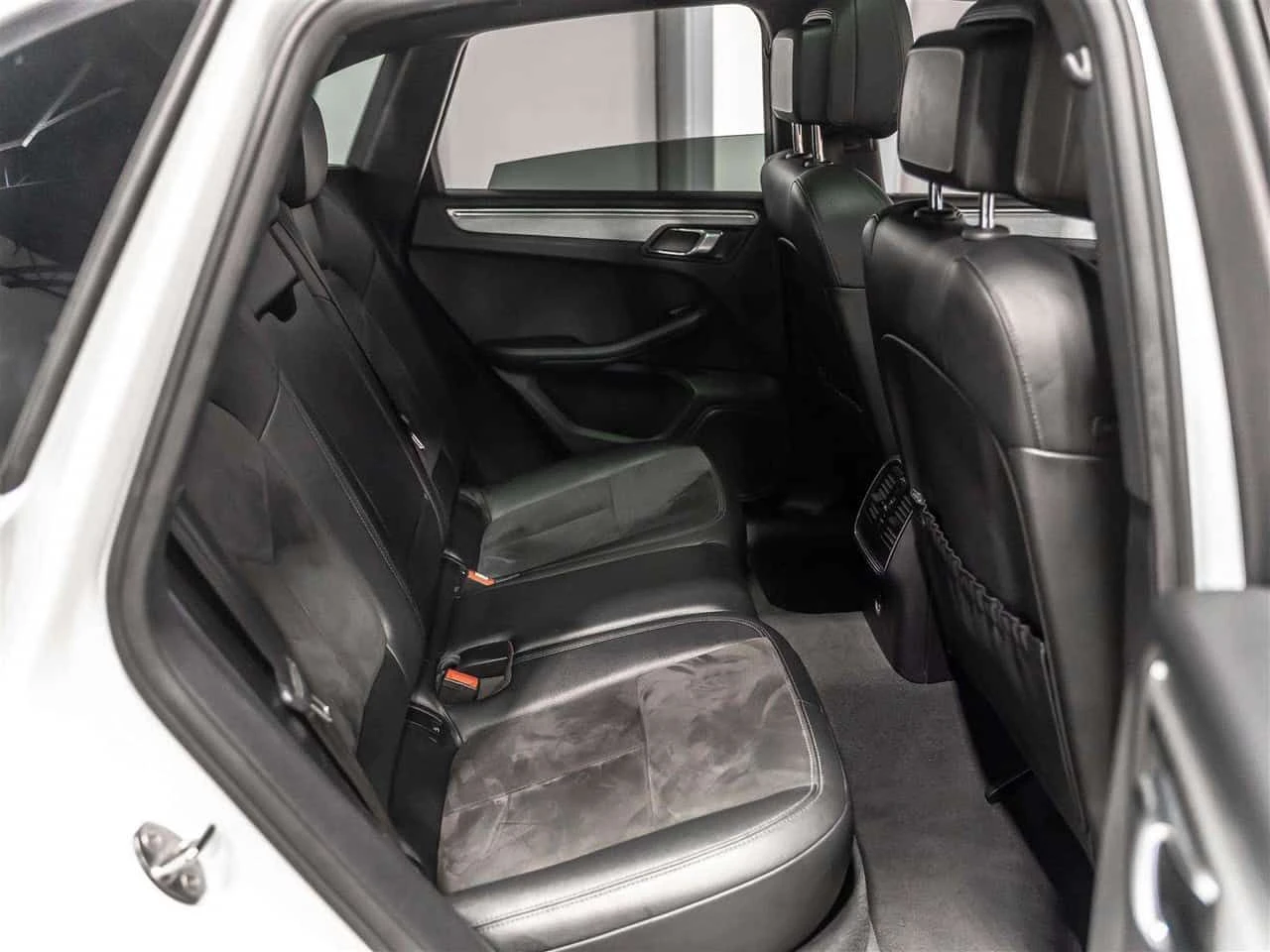 Porsche Macan * Accident Free| Canadian Vehicle| Carbon Fiber He, снимка 10 - Автомобили и джипове - 54805270