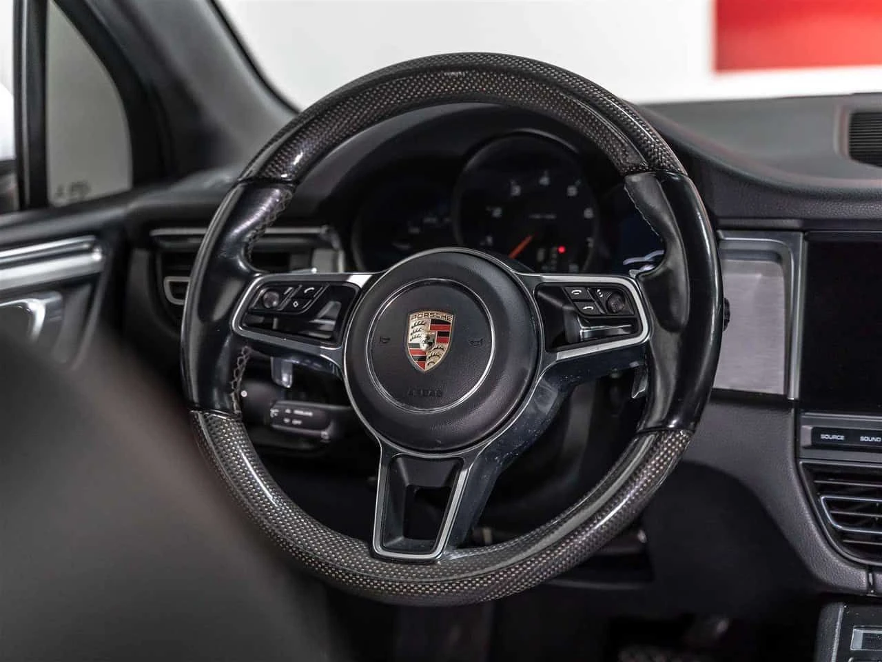 Porsche Macan * Accident Free| Canadian Vehicle| Carbon Fiber He, снимка 6 - Автомобили и джипове - 54805270