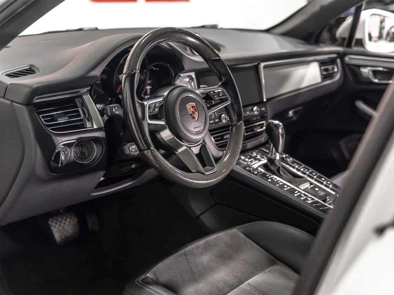 Porsche Macan * Accident Free| Canadian Vehicle| Carbon Fiber He, снимка 4 - Автомобили и джипове - 54805270