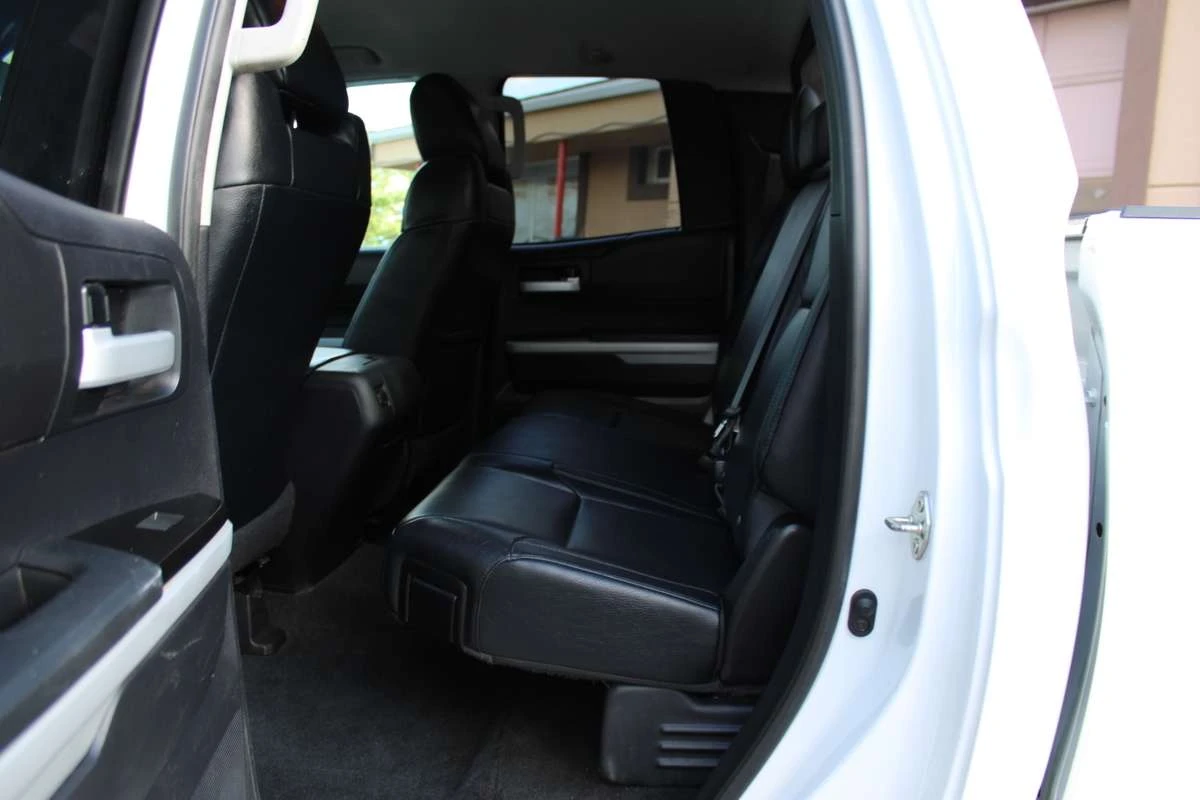 Toyota Tundra SR5 / АВТОМАТИК / КОЖА / КАМЕРА / ЦЕНА ДО БГ, снимка 10 - Автомобили и джипове - 54886794
