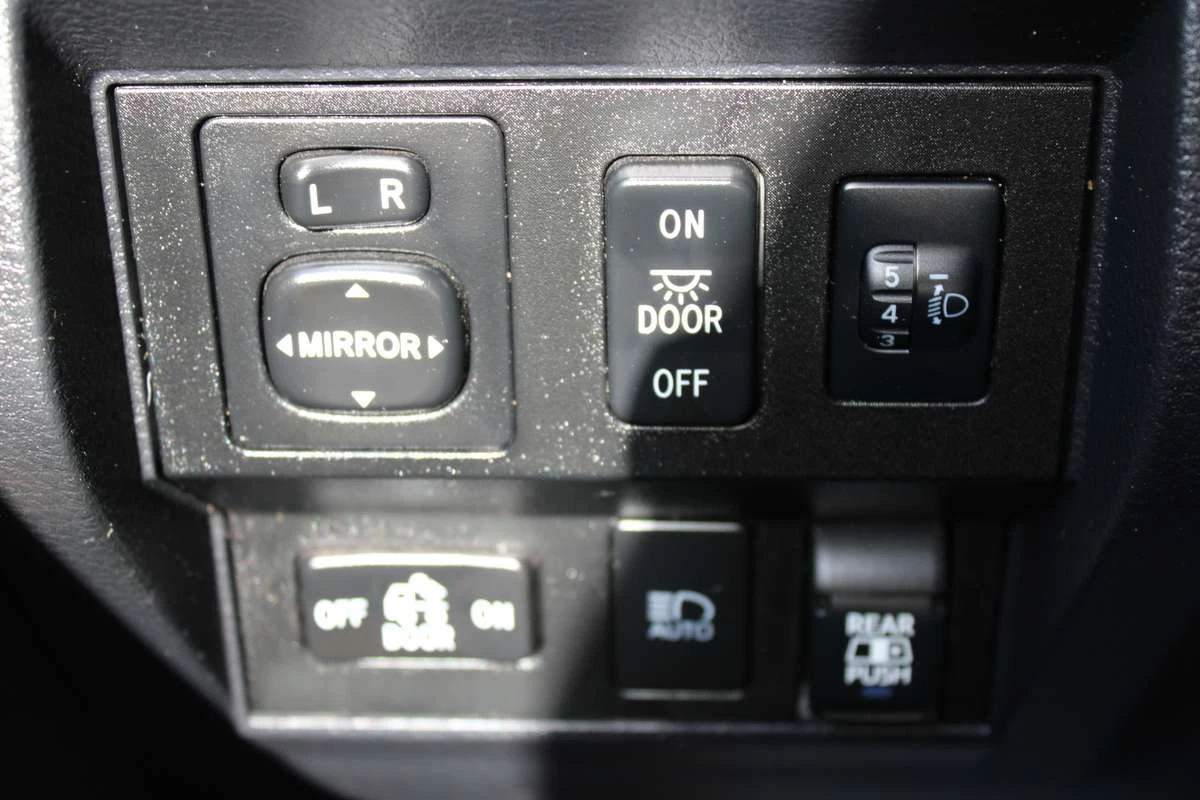Toyota Tundra SR5 / АВТОМАТИК / КОЖА / КАМЕРА / ЦЕНА ДО БГ, снимка 16 - Автомобили и джипове - 54886794