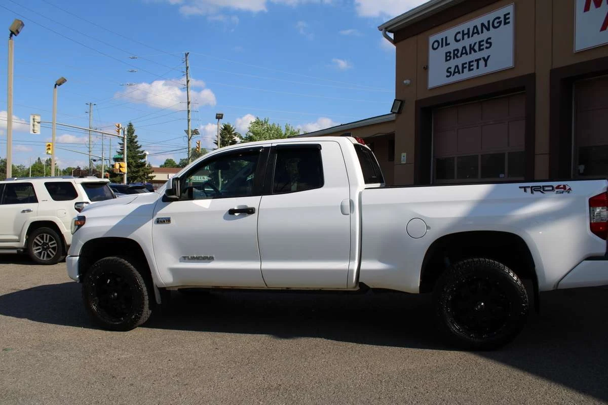 Toyota Tundra SR5 / АВТОМАТИК / КОЖА / КАМЕРА / ЦЕНА ДО БГ, снимка 2 - Автомобили и джипове - 54886794