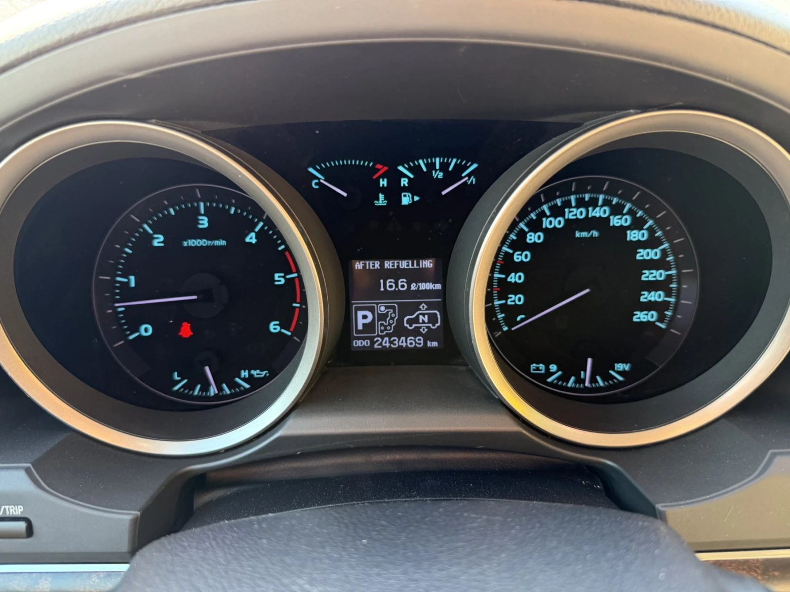 Toyota Land cruiser 200 4.5D V8, снимка 13 - Автомобили и джипове - 55361264