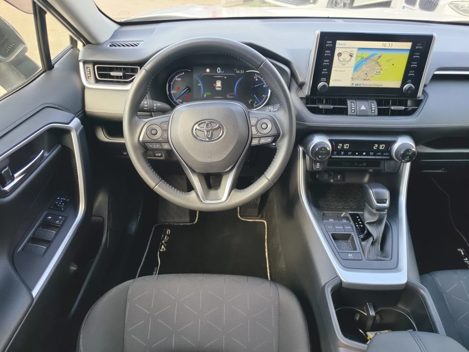 Toyota Rav4 ХИБРИД* ОТЛИЧЕН* , снимка 11 - Автомобили и джипове - 55669947