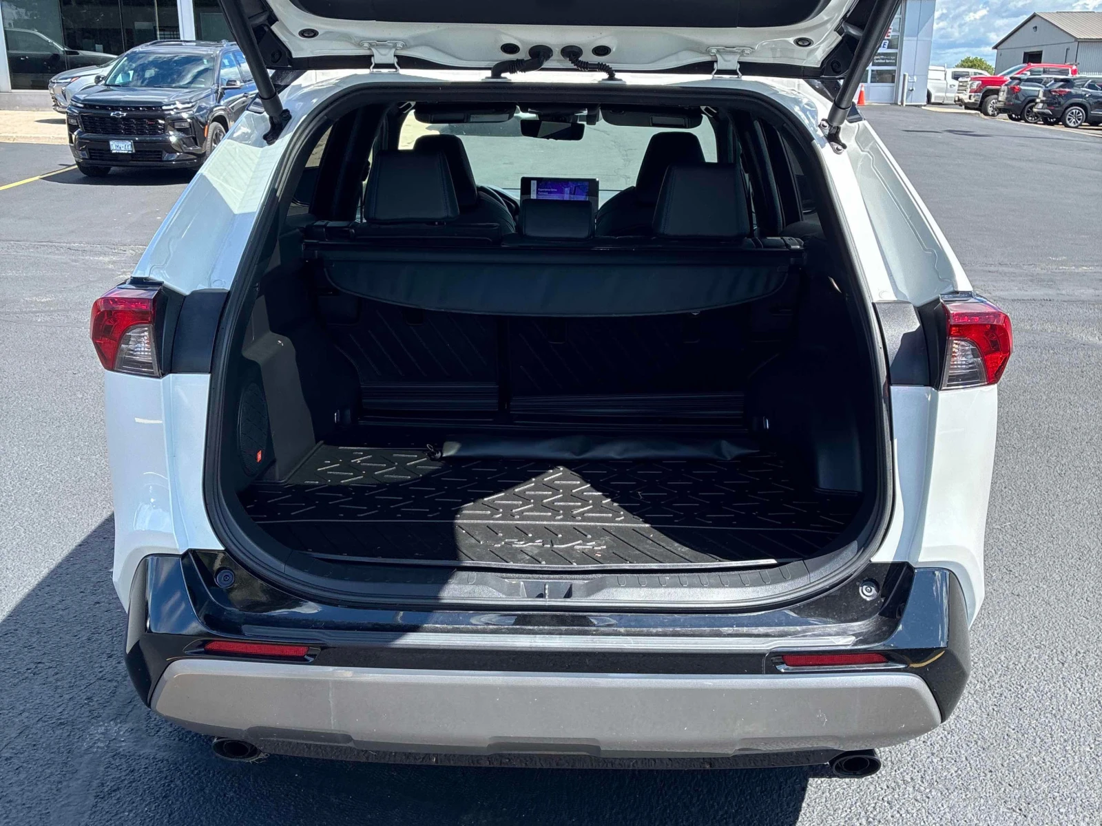 Toyota Rav4 Hybrid XSE | CARFAX | БЕЗ ИНЦИДЕНТИ , снимка 14 - Автомобили и джипове - 55849002