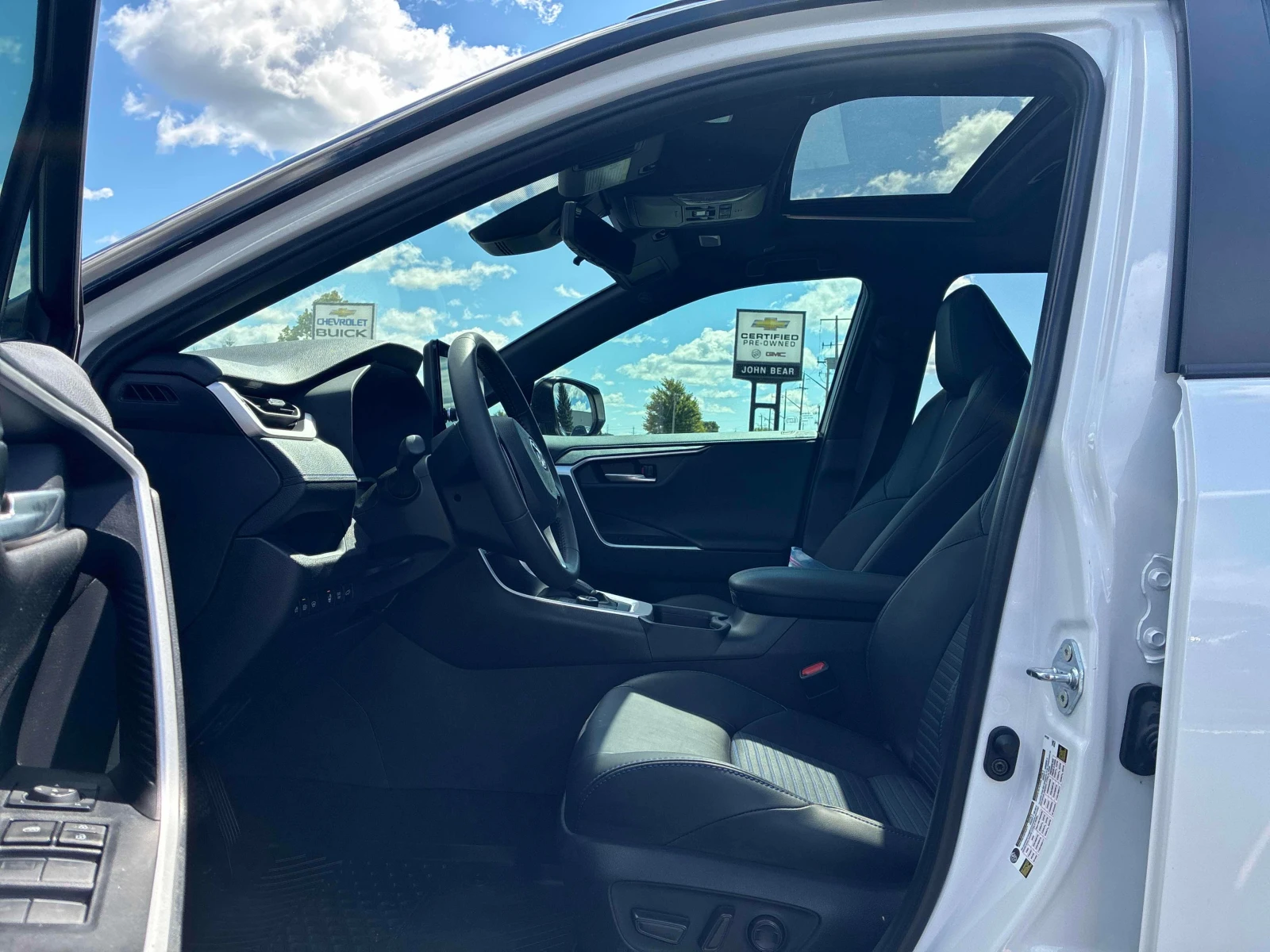 Toyota Rav4 Hybrid XSE | CARFAX | БЕЗ ИНЦИДЕНТИ , снимка 8 - Автомобили и джипове - 55849002