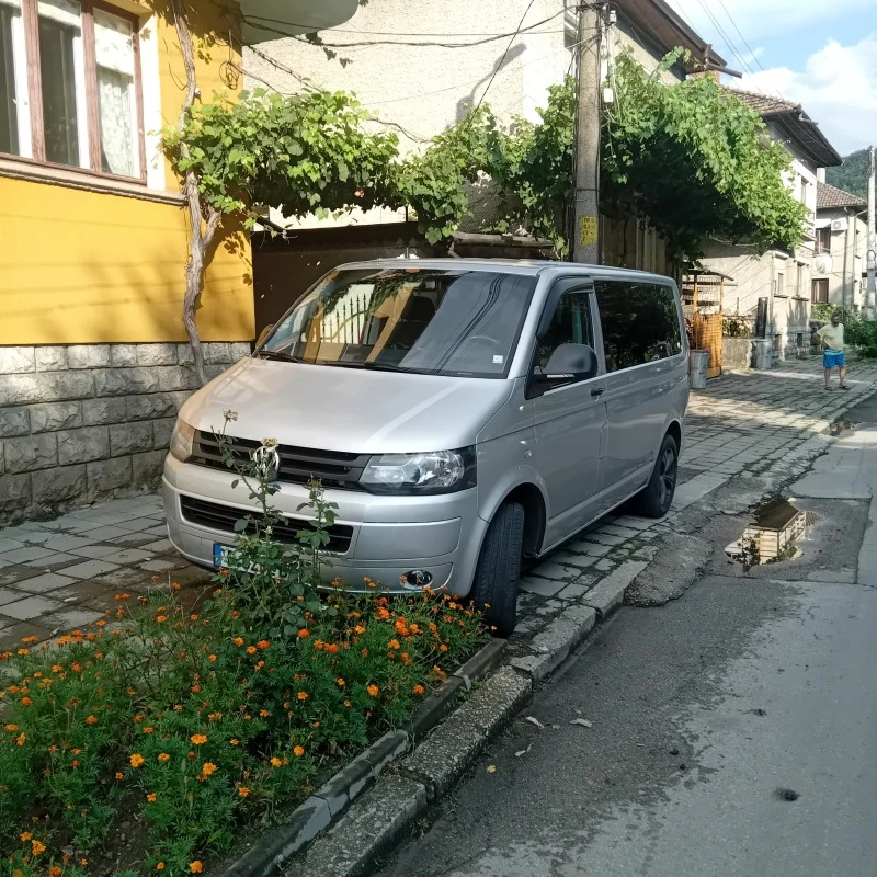 VW Caravelle, снимка 2 - Бусове и автобуси - 46675918