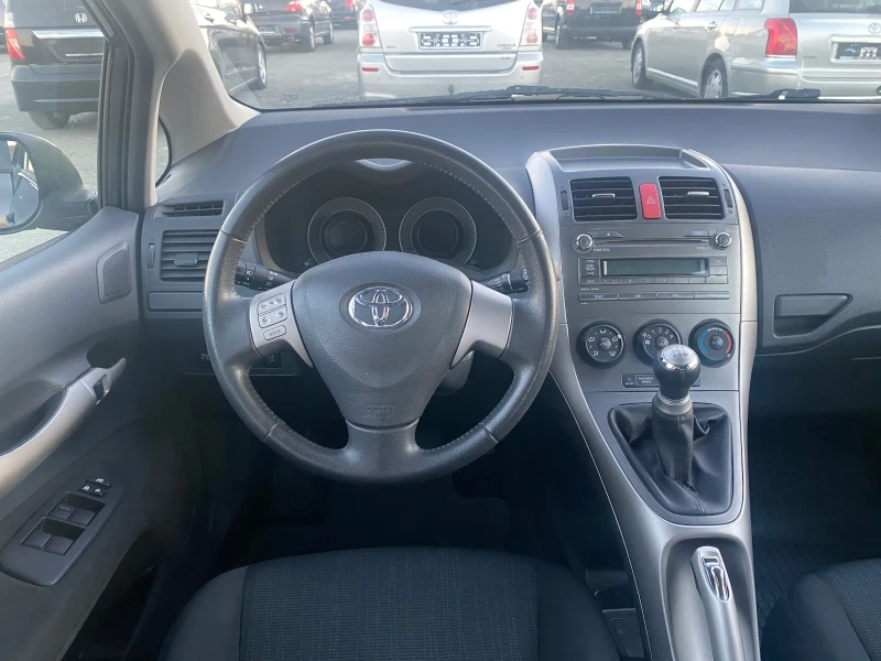 Toyota Auris 1.4, снимка 8 - Автомобили и джипове - 47887136