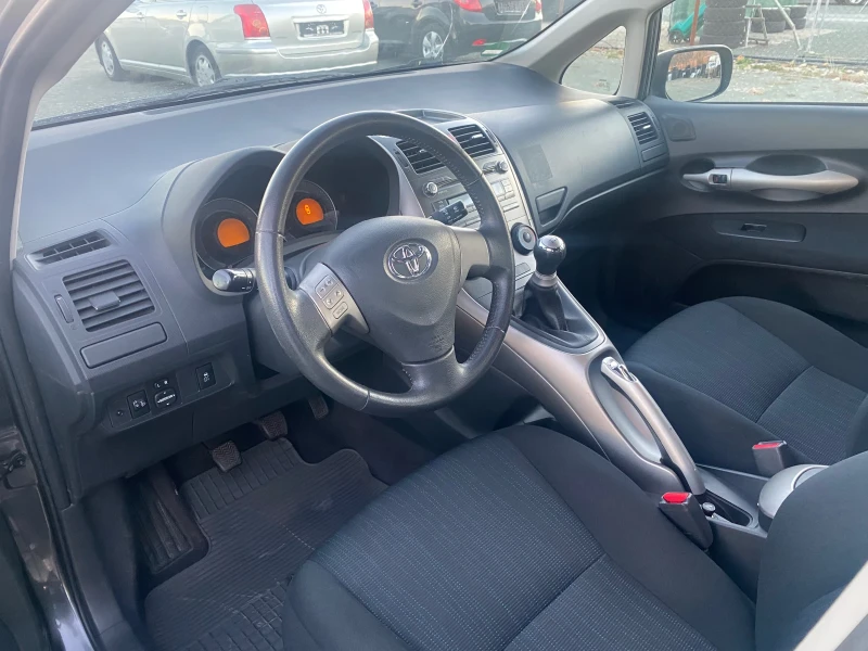 Toyota Auris 1.4, снимка 9 - Автомобили и джипове - 47887136