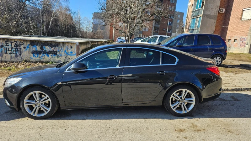 Opel Insignia, снимка 2 - Автомобили и джипове - 48599189