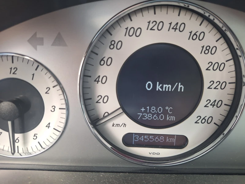 Mercedes-Benz E 320, снимка 8 - Автомобили и джипове - 52487410