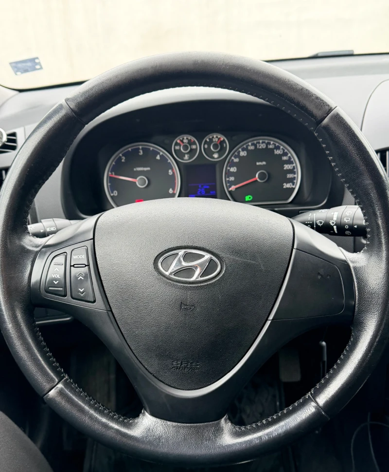 Hyundai I30 Хечбек, снимка 10 - Автомобили и джипове - 52969191