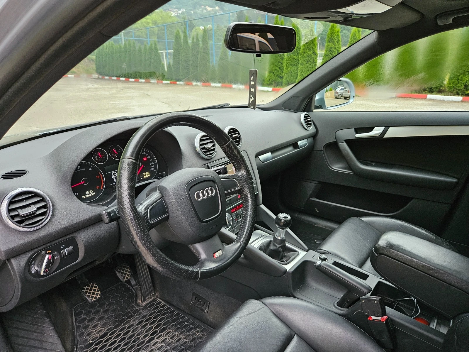 Audi A3 2.0 S-LINE/KOJA/PANORAMA/QUATTRO/NAVIGACIA - изображение 9