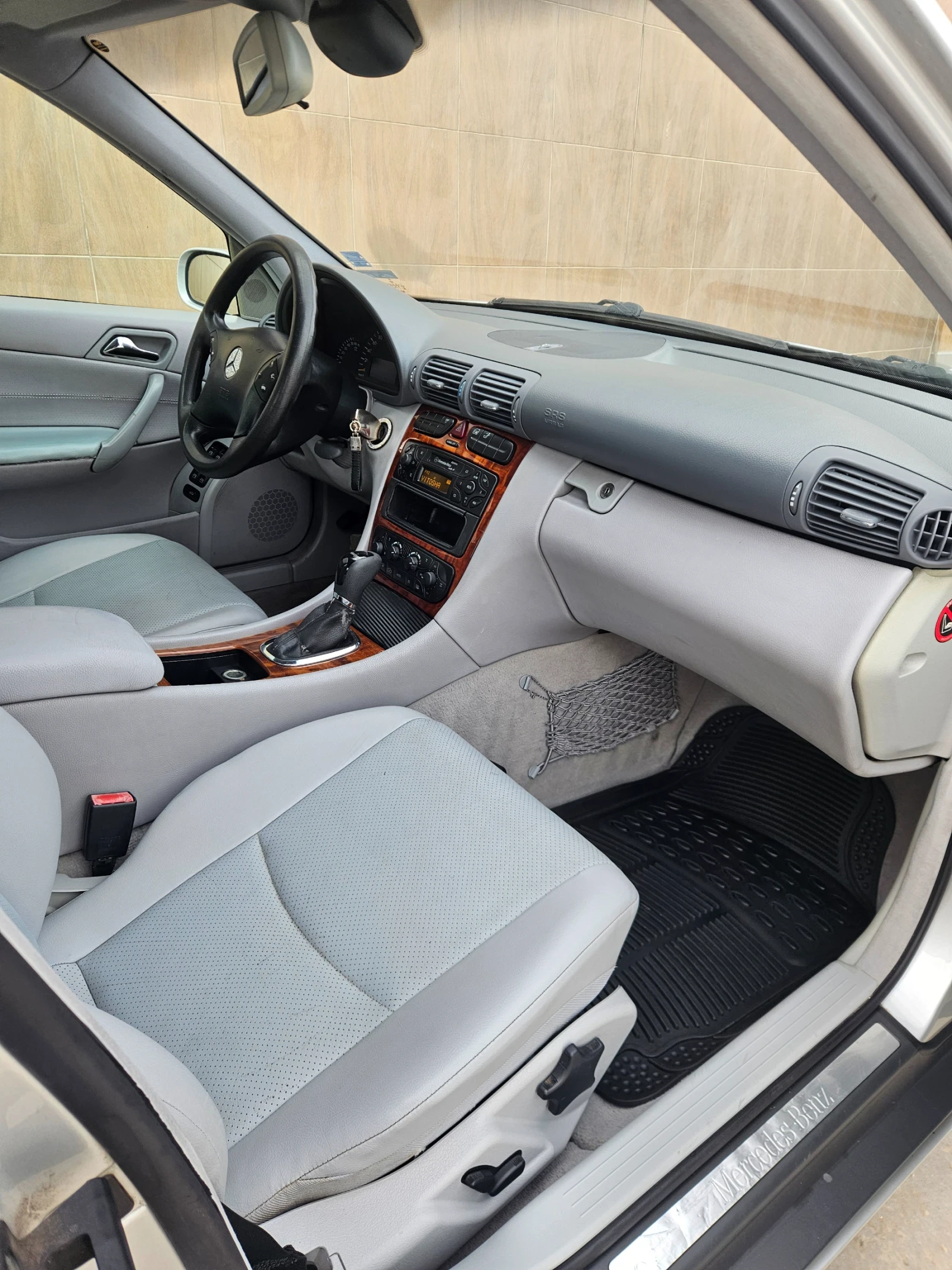 Mercedes-Benz C 180, снимка 12 - Автомобили и джипове - 53753800