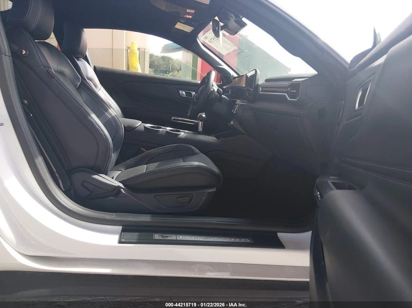 Ford Mustang 5l Gt Premium Fastback, снимка 5 - Автомобили и джипове - 54244319