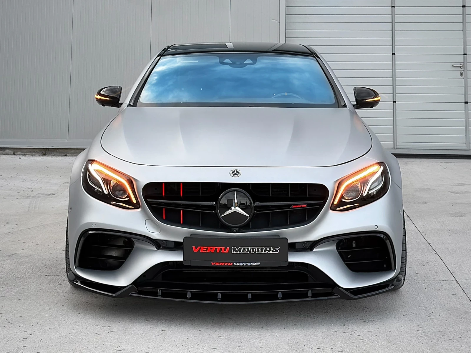 Mercedes-Benz E 400 AMG 6.3 OPTIC/DISTRONIC+ /MASSAGE/DIGITAL/3xTV, снимка 2 - Автомобили и джипове - 55092870