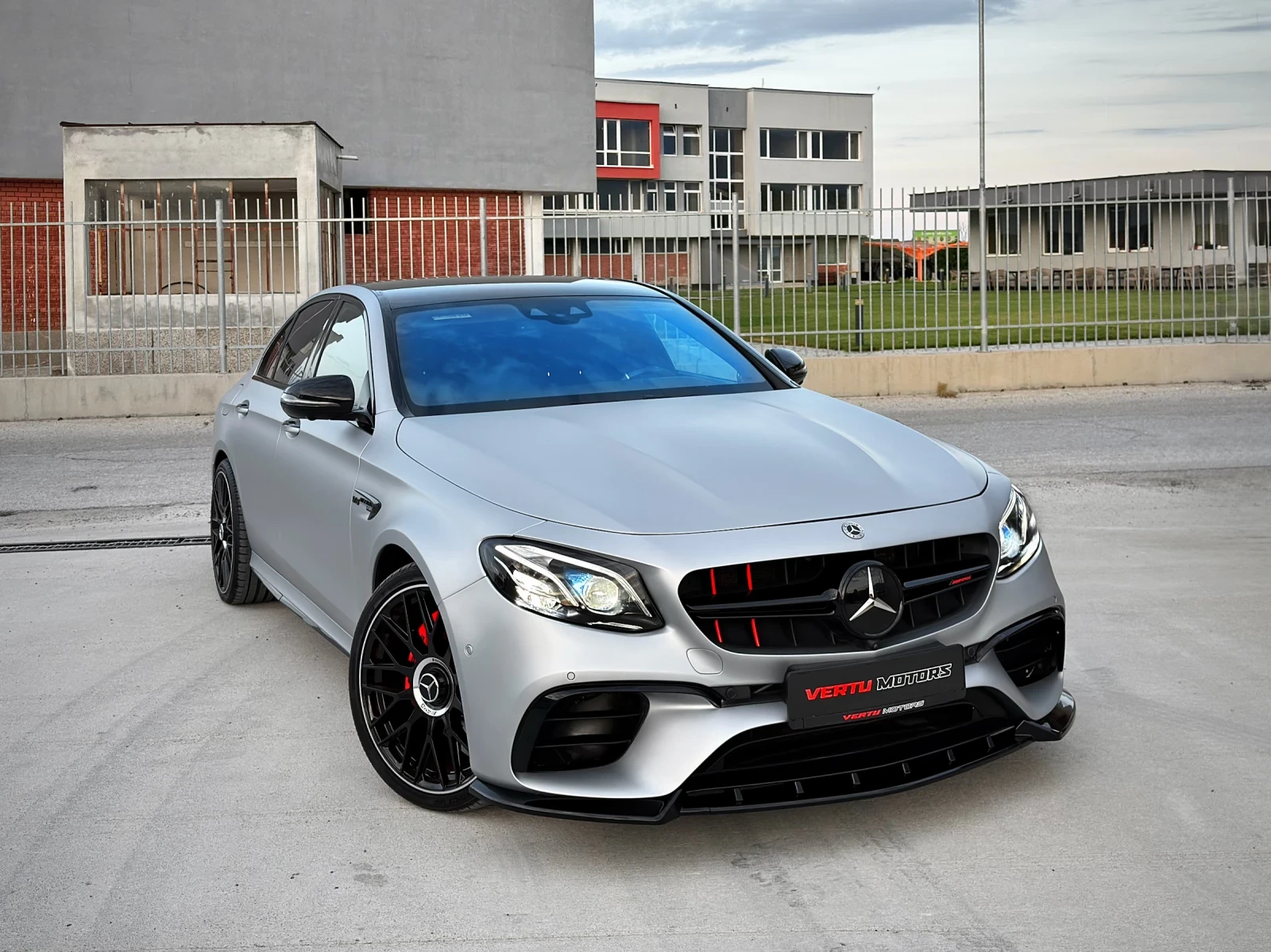 Mercedes-Benz E 400 AMG 6.3 OPTIC/DISTRONIC+ /MASSAGE/DIGITAL/3xTV, снимка 17 - Автомобили и джипове - 55092870