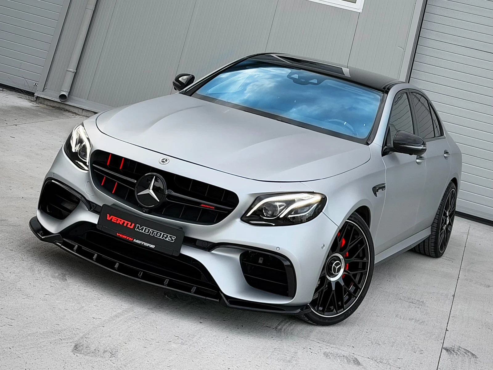Mercedes-Benz E 400 AMG 6.3 OPTIC/DISTRONIC+ /MASSAGE/DIGITAL/3xTV