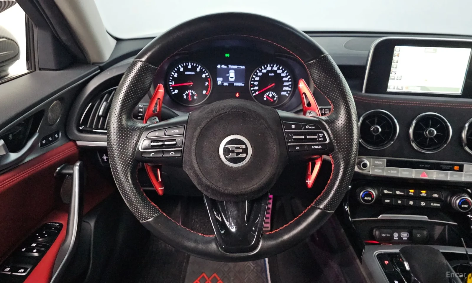 Kia Stinger 2.0 Бензин\Доработена музика, снимка 13 - Автомобили и джипове - 55584049