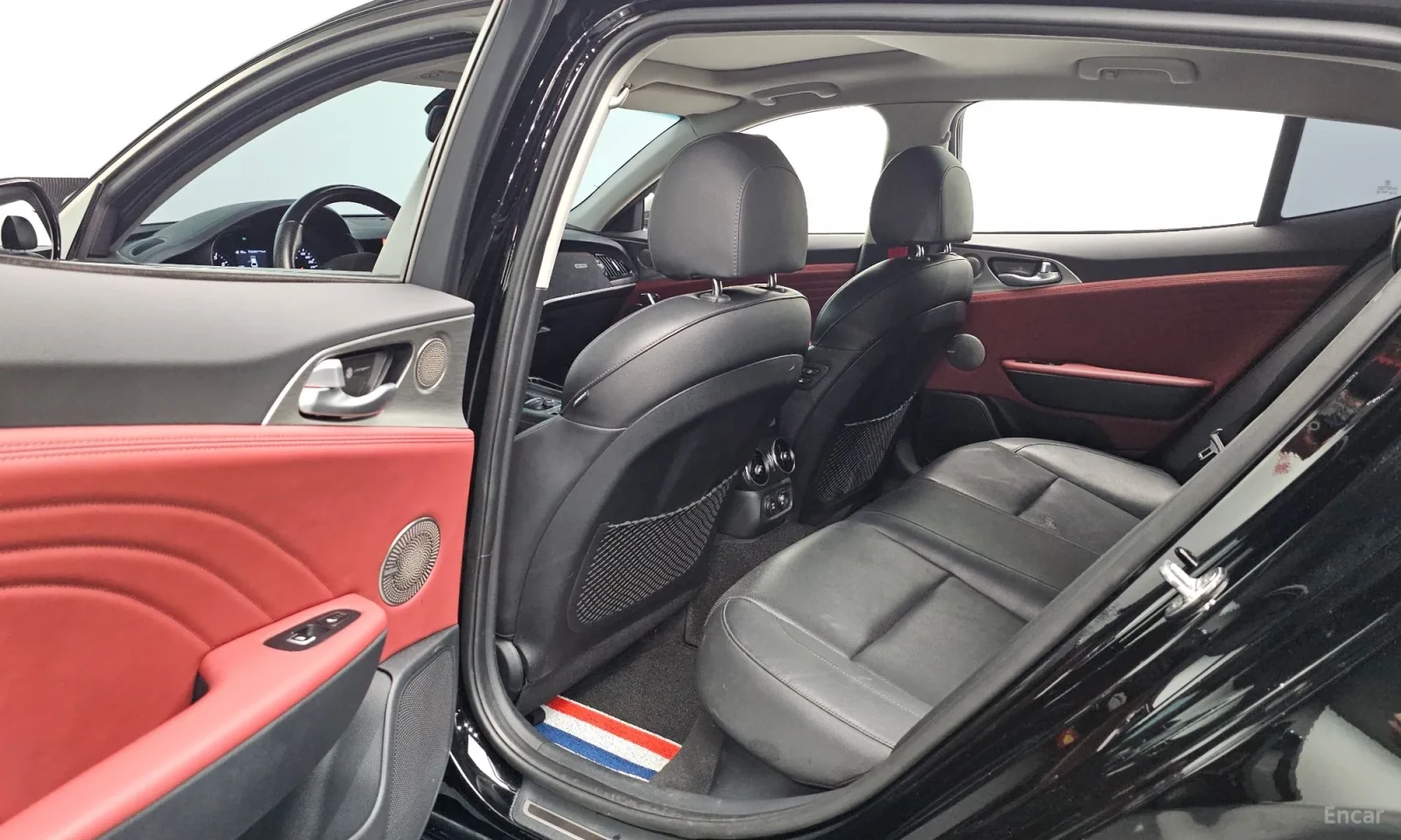 Kia Stinger 2.0 Бензин\Доработена музика, снимка 12 - Автомобили и джипове - 55584049
