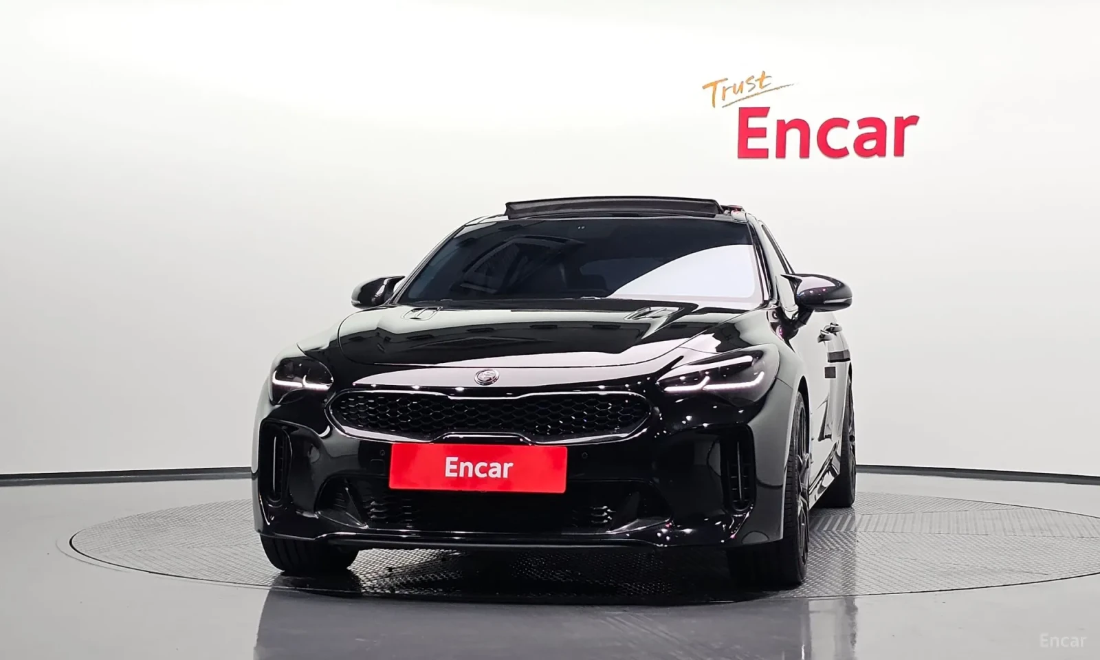 Kia Stinger 2.0 Бензин\Доработена музика, снимка 3 - Автомобили и джипове - 55584049